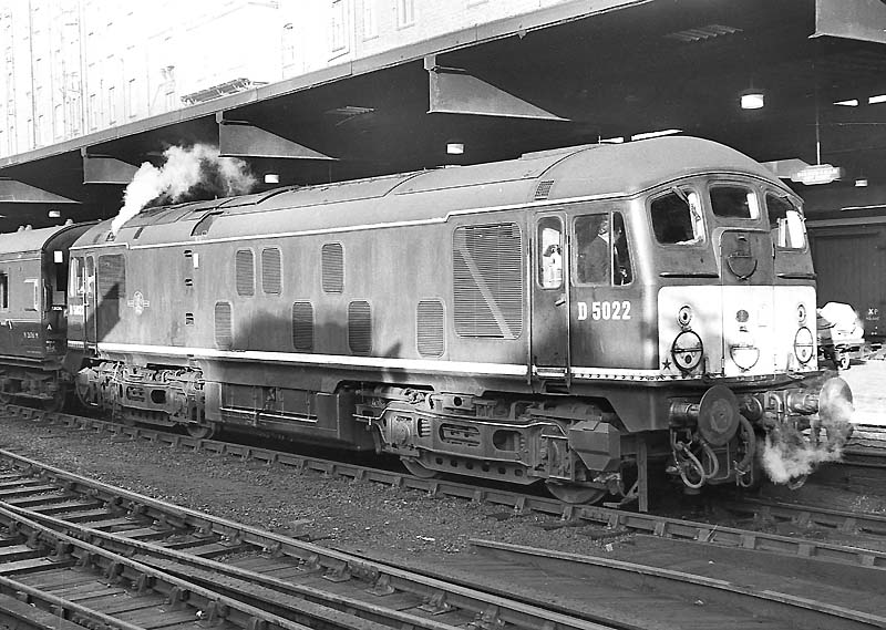 British Railways Sulzer Type 2 Bo-Bo D5022 stands at platform 3 with an up express service on 8th November 1963
