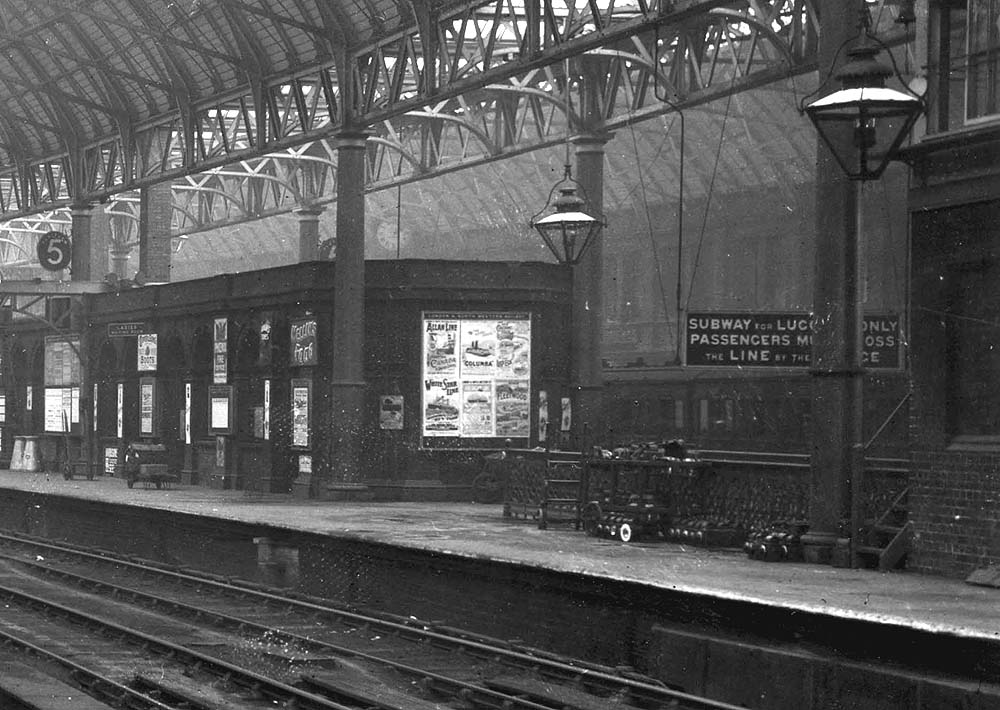 Close up of Platform 5 and the General Waiting Room, the ramp to the subway, a variety of oil lamps and New Street No 4 Signal Box
