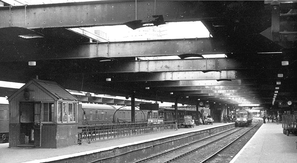 Looking East along Platform 6 beneath the 'temporary' canopy structure towards Coventry in 1963