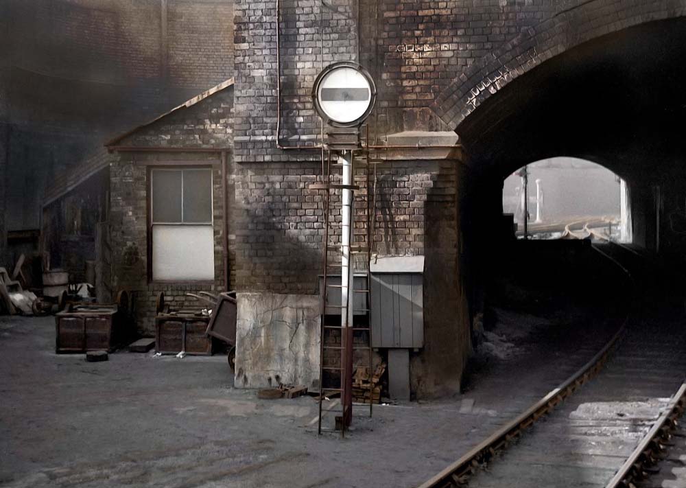 The Banner Repeater signal is seen at the north end of New Street's platform 6 with short tunnel beyond