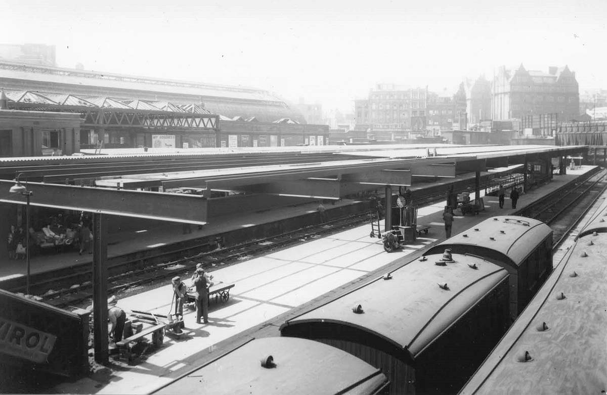 Another view showing the erection of the temporary roof above the West end of Platforms 2A and 3 in 1947