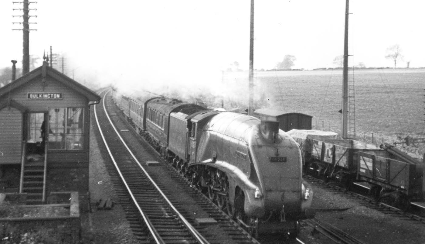 Bulkington Station: Ex-LNER A4 No 60034 'Lord Farrington' is seen ...