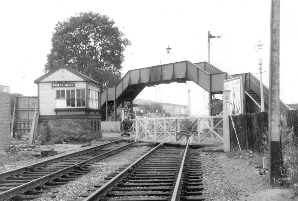 Canley Halt: - Looking towards Tile Hill with the signal box on the ...