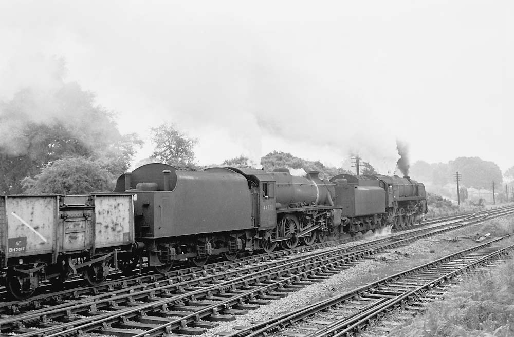 Kenilworth Junction: BR 9F 2-10-0 No 92216 and ex-LMS 5MT 4-6-0 No ...