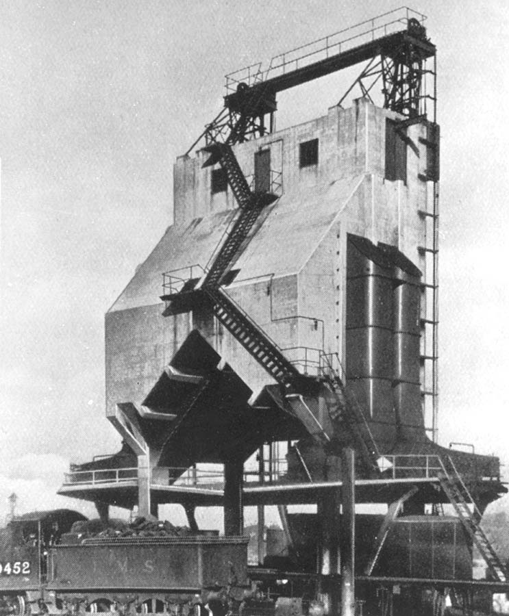 Rugby Shed - View of Rugby's No 1 type Coaling plant introduced as part ...