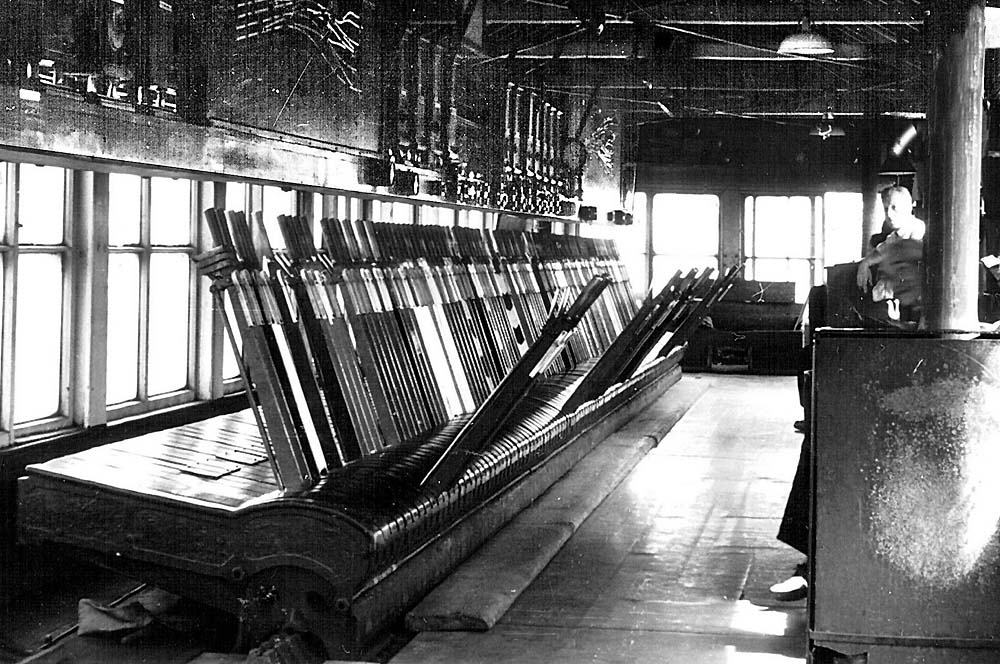 Rugby Station: Another internal view of Rugby No 7 Signal Cabin with ...