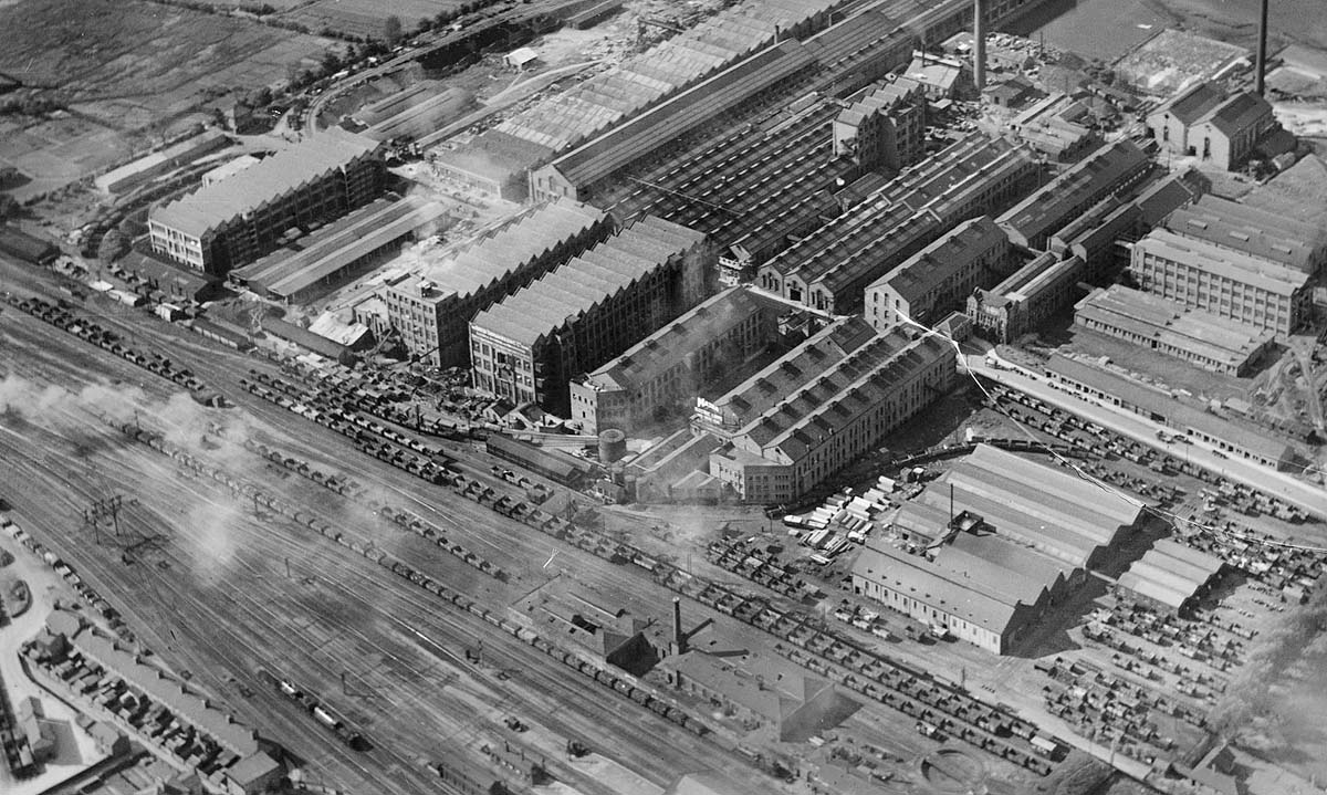 A 1924 aerial view of the immediate northern approaches to Rugby station with the ex-Midland Railway engine shed seen in the centre foreground