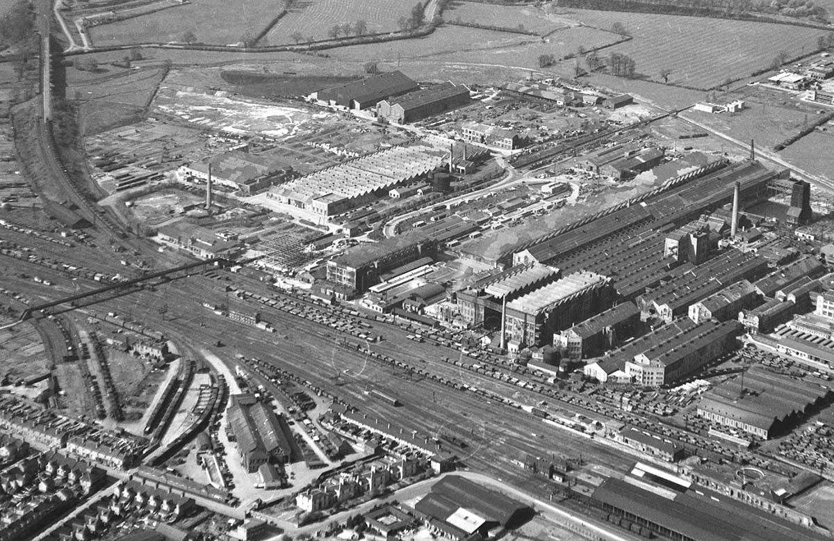 A 1946 panoramic aerial view of the station on the right and the line to Leicester and the yards on the left