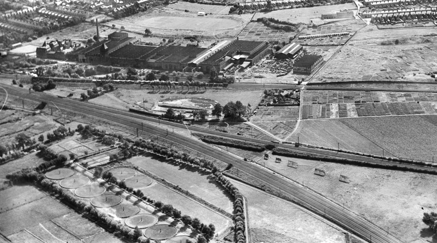 A 1930 panoramic aerial view of the divergence of the Trent Valley Railway, the line to Coventry and the Leamington branch
