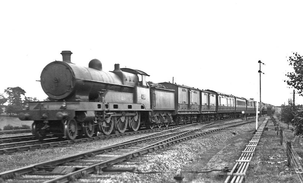 Shilton Station: LNWR 4-6-0 Claughton Class No 163 'Holland Hibbert ...