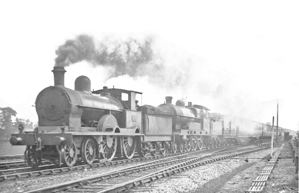 Shilton Station: LNWR 4-4-0 Renown Class No 1940 'Trafalger' pilots ...