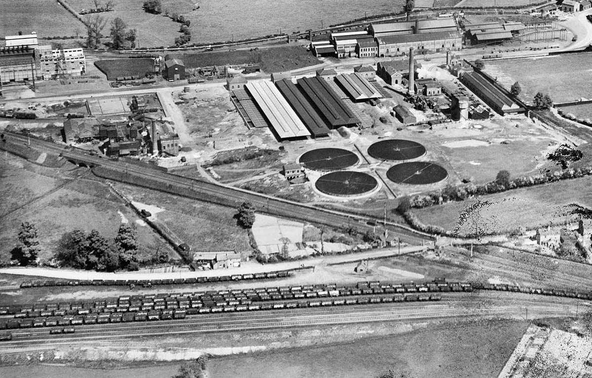 A 1929 aerial view of the Coventry to Nuneaton branch with Bedlam Lane and Wyken Sidings in the foreground