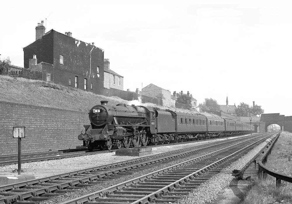 Winson Green: Ex-LMS 5MT 4-6-0 No 45071 approaches Winson Green station ...