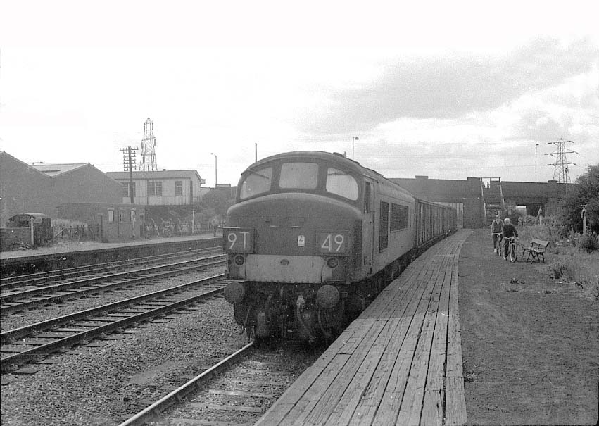 Bromford Bridge Station: An unidentified Sulzer Type 4 locomotive ...