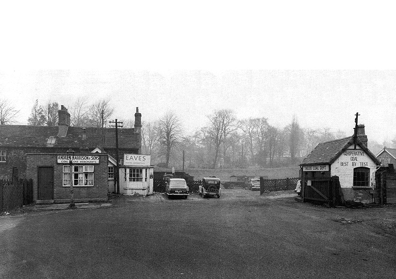 A view of the entrance to the station from the drive leading down from the High Street taken on 7th November 1961