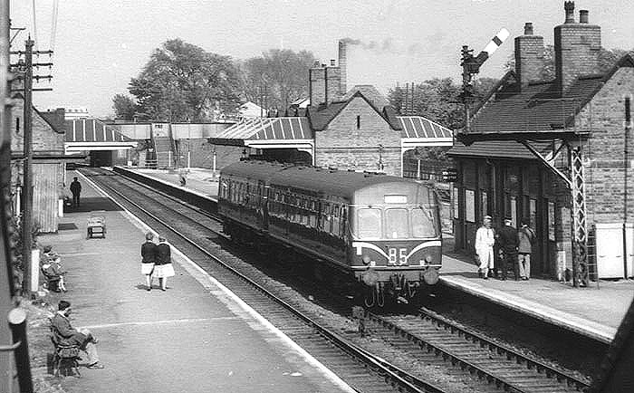 A two-car DMU stands in the down West Suburban platform on its way from Redditch to New Street on 31st May 1962