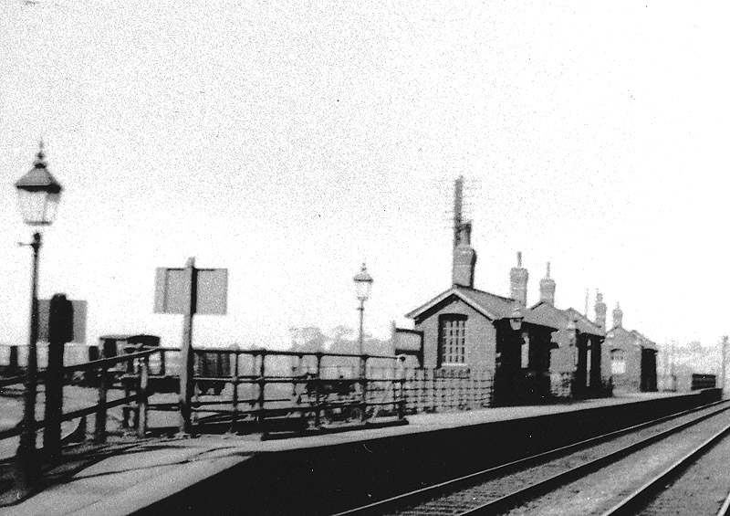 Close up showing the proximity of Lifford station's goods yard to the up platform and the three separate platform structures