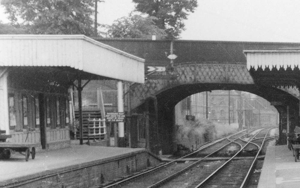 Warwickshire Railways: Close Up Showing The Bracket Signal With Two 