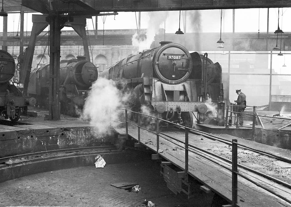 BR Standard Class 9F 2-10-0 No 92087 eases on to the turntable inside Saltley shed's No 3 roundhouse