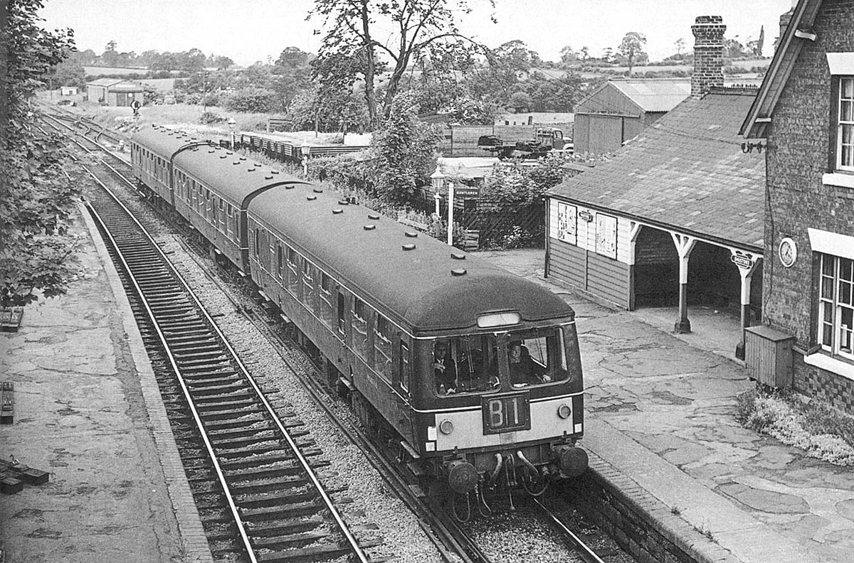 Shustoke Station: A three-car Craven DMU is seen drawing into Shustoke ...