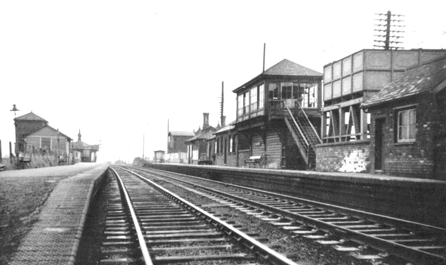 Tamworth High Level Station Looking south along the down platform