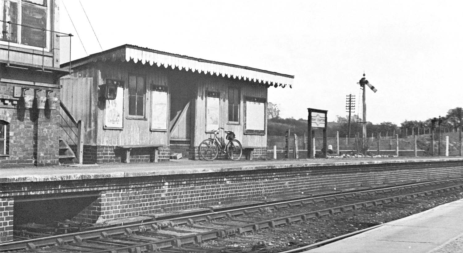Looking across from the SMJ station's down platform towards the passenger waiting room on the up platform