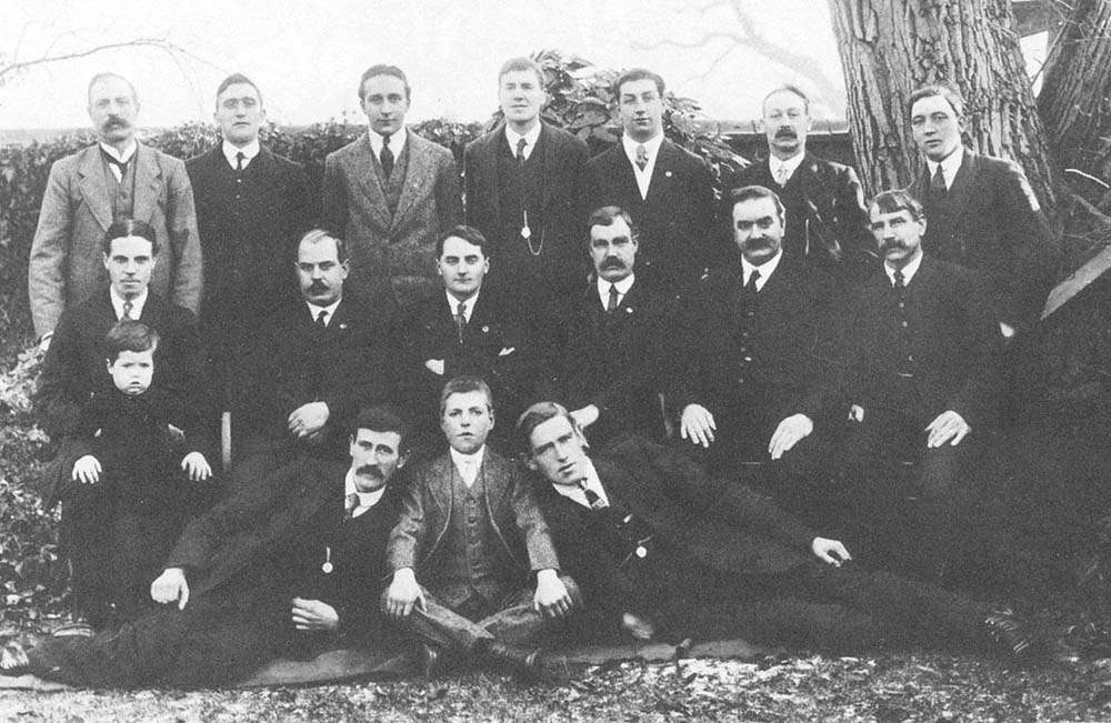 Photograph of the 1919 SMJ and GWR Joint NUR and ASLEF Strike Committee at Stratford upon Avon