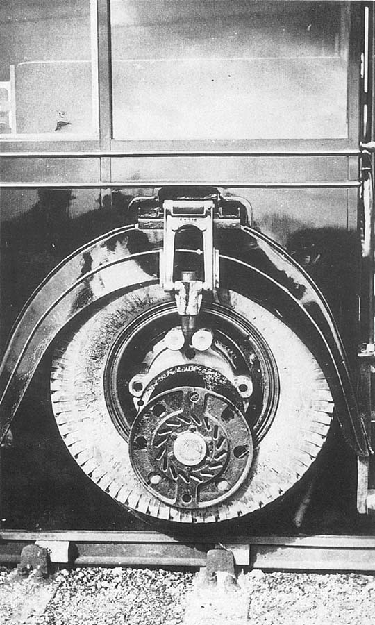The later modified wheel lift system with road wheel raised