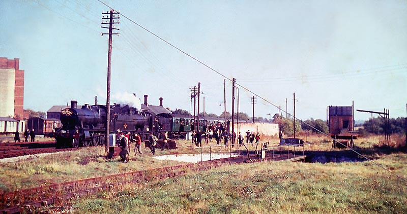 Another view of the ex-GWR locomotives at the head of the LCGB special made up of Southern Region coaching stock