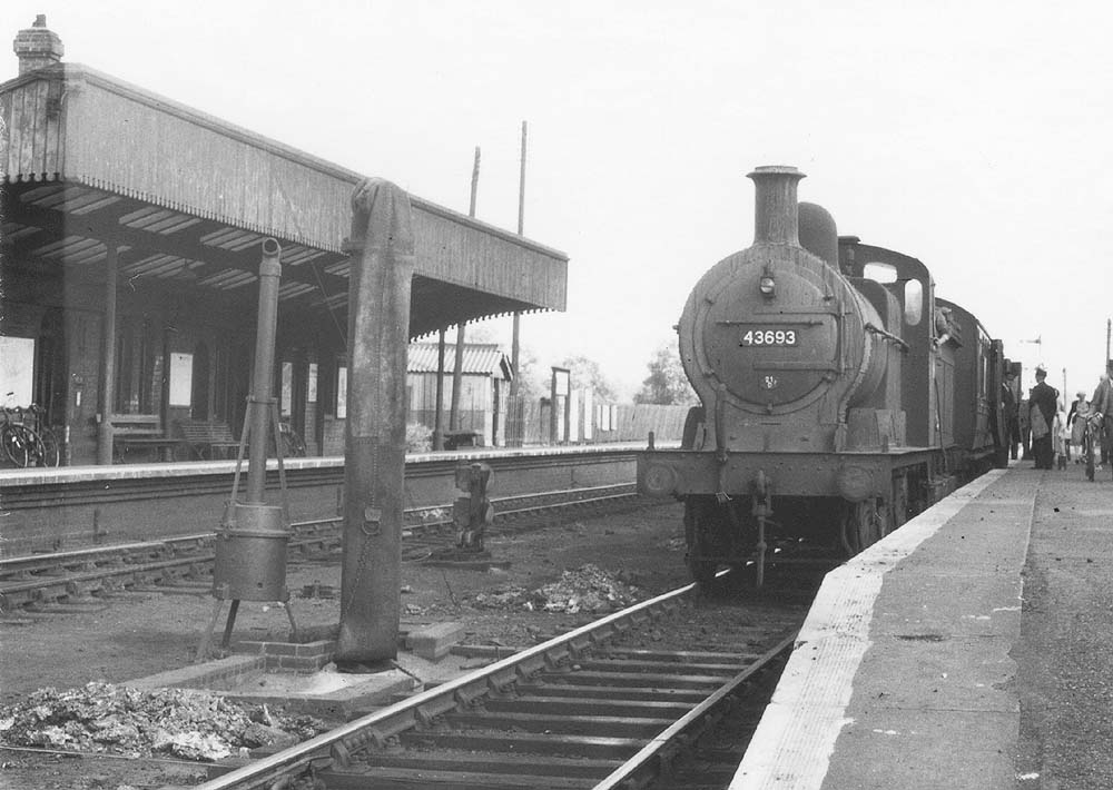 Close up showing one the two water columns located at either end of the platforms between the up and down roads