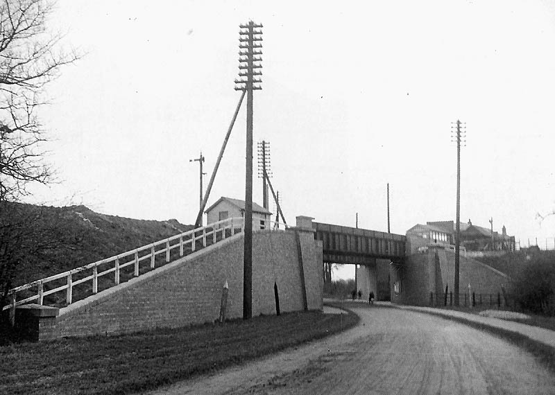 Looking south along the A45 (London Road) towards Braunston & Willoughby's double span girder bridge