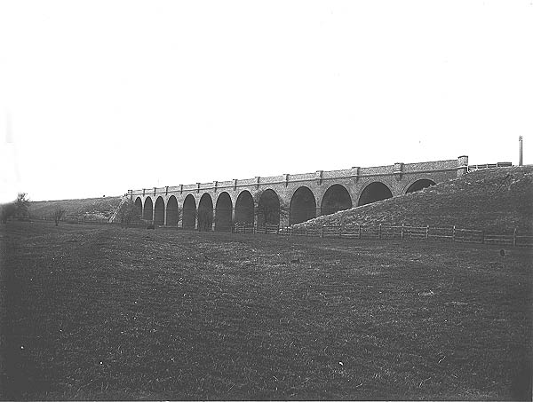 The fully completed thirteen arch viaduct built by Thomas Oliver & Sons as part of contract No 4