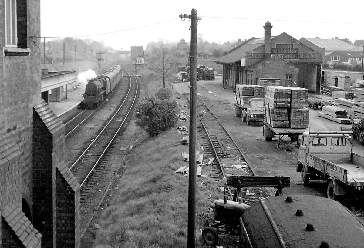 Looking towards London as the 12:30pm SO Rugby to Nottingham train arrives at the down platform