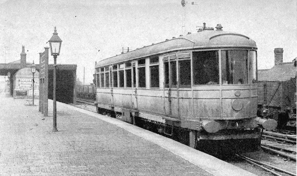 The Daimler experimental railcar at Blisworth station shortly before the outbreak of the First World War